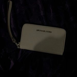 Small leather goods - grey wristlet